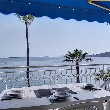 De La Mer Apartment *